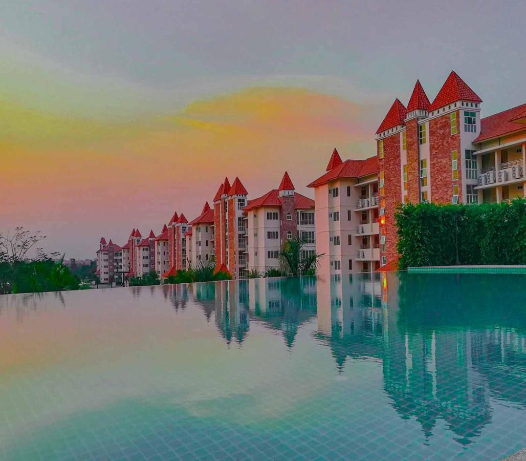 Happy City Golf & Resort Чіанграй Екстер'єр фото