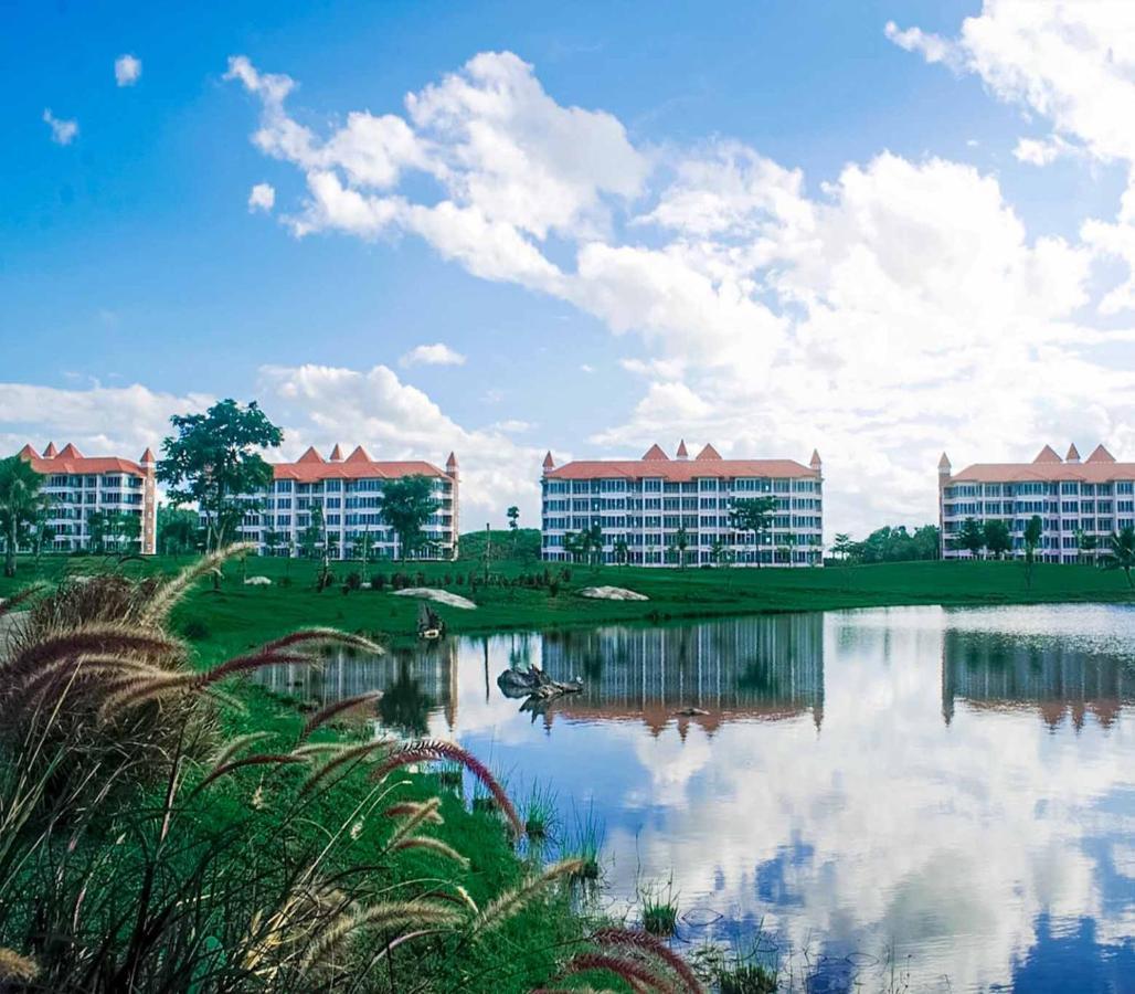 Happy City Golf & Resort Чіанграй Екстер'єр фото