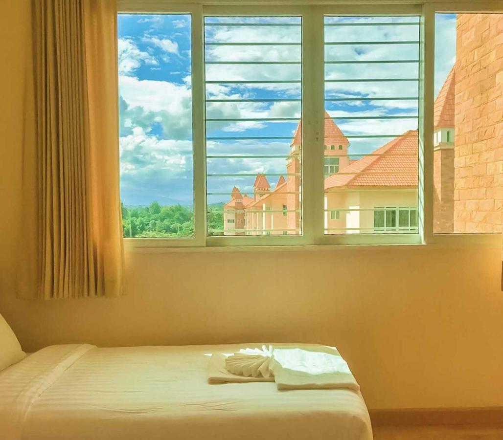 Happy City Golf & Resort Чіанграй Екстер'єр фото