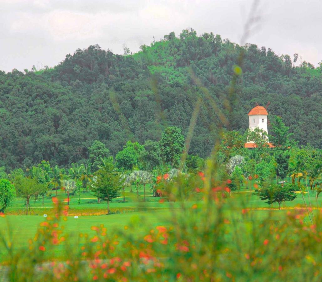 Happy City Golf & Resort Чіанграй Екстер'єр фото